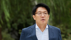 '공천개입 의혹' 김상민 소환…"확증편향 오류" 주장