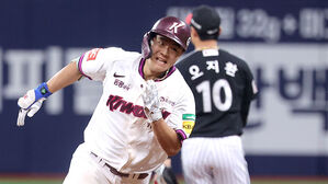 프로야구 최하위 키움, 1위 LG 맹폭&hellip;12안타 11득점