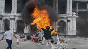 'SNS 차단'이 촉발한 네팔 시위 폭동으로…교도소 급습 잇따라