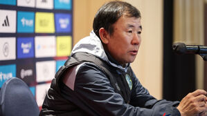 '프로축구 입단 비리' 안산FC 전 대표&middot;감독 1심서 실형