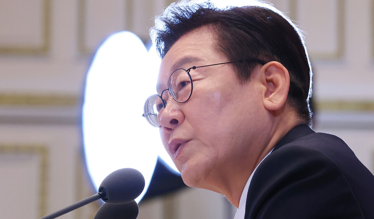 이 대통령 "구금 한국인, 오후 출발…'수갑 이송' 막다 늦어져"