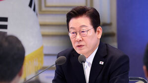 [여담야담] 이 대통령, 취임 100일 기자회견…"회복과 정상화를 위한 시간"