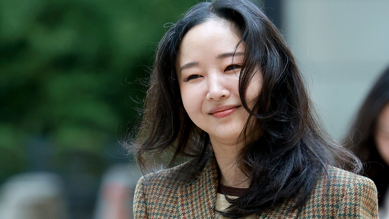 민희진, 260억 원대 하이브 주식청구권 소송 직접 출석