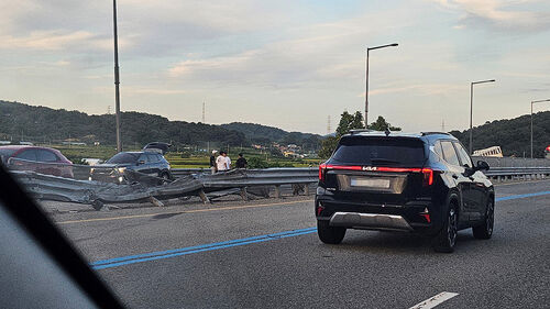 세종 금남구즉로서 화물차·승용차 추돌…운전자 2명 부상