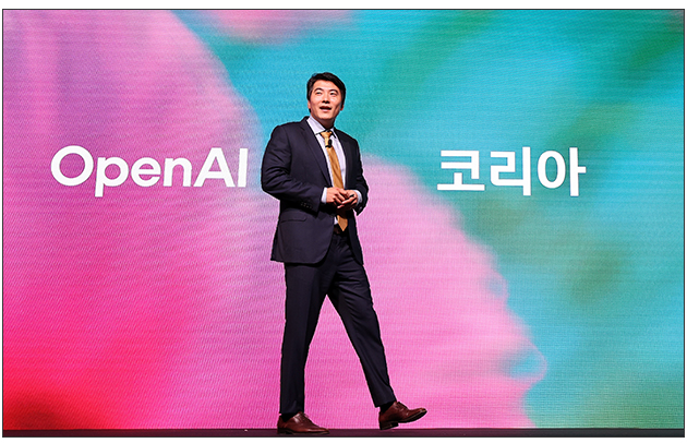 (사진=연합뉴스) 오픈AI 코리아 출범식서 설명하고 있는 제이슨 권 CSO