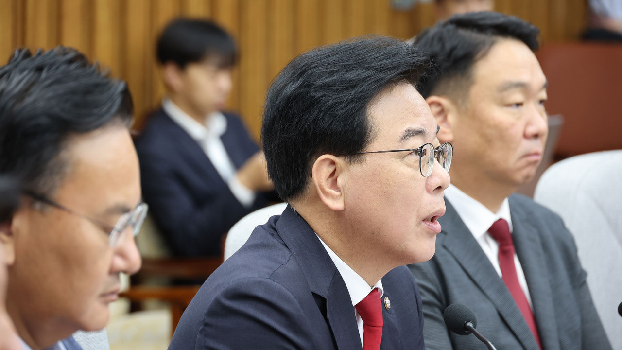 민주, 특검법 번복 논란에…송언석 "책임 떠넘기는 촌극"
