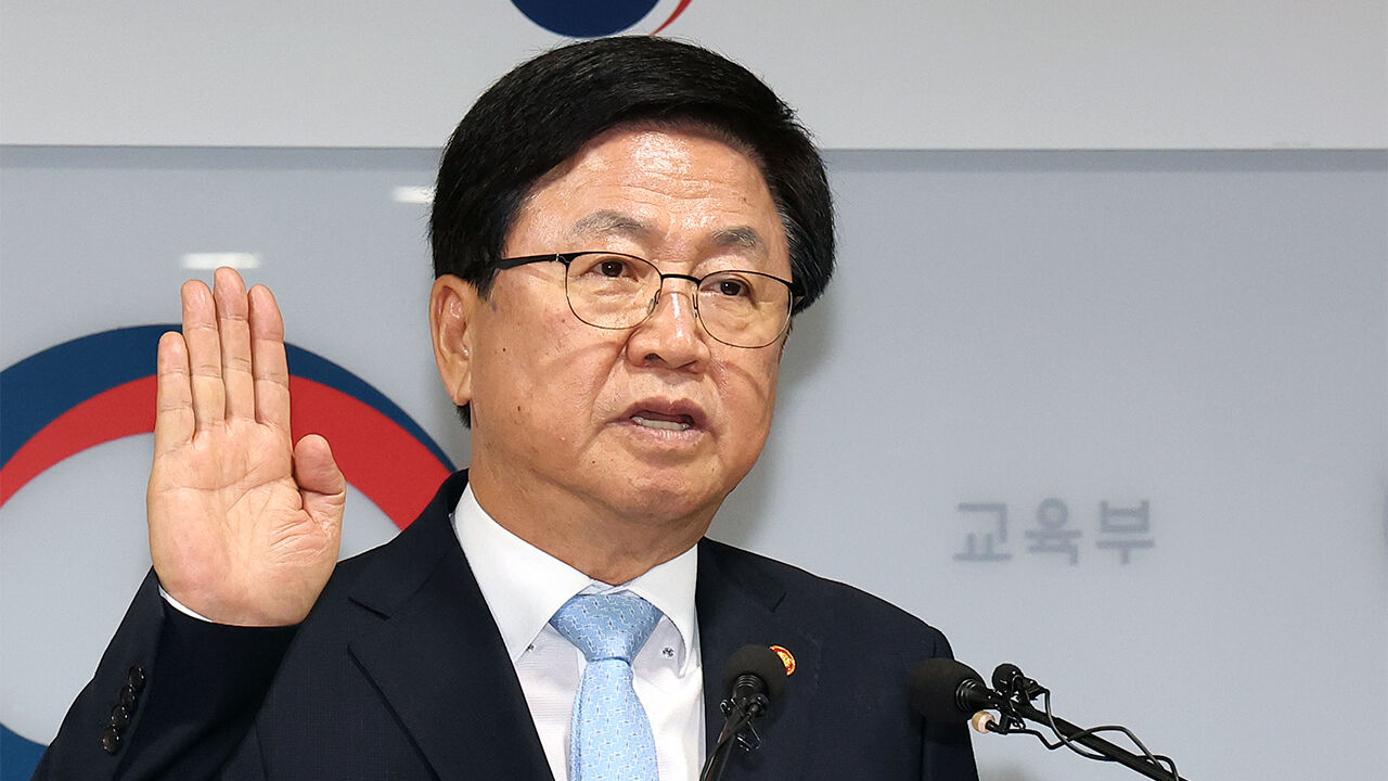 교육장관 "교권 침해서 교사 보호…'서울대 10개 만들기' 추진"