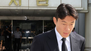 축구협회 "황의조, '준 영구제명'&hellip;국내 활동 불가"