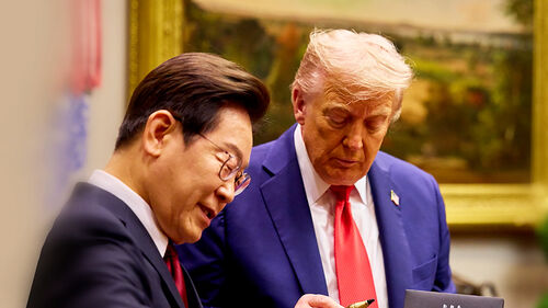 대통령실, 트럼프 방한 선물로 '경주 금관' 모형 준비