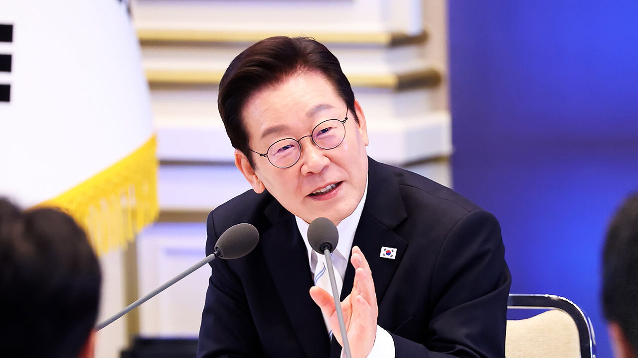 이 대통령, 오후 규제 합리화 전략회의…"신산업 거미줄 규제 걷어낼 것"