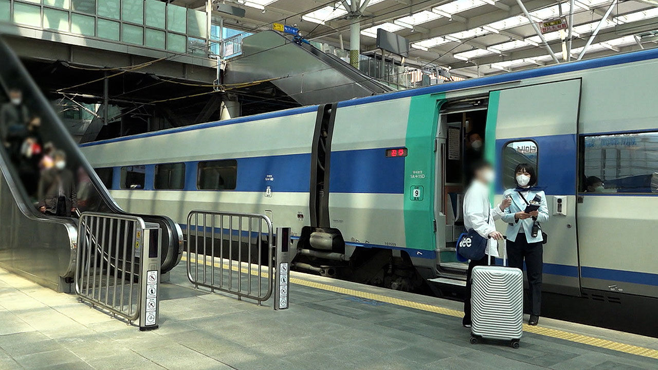 철도노조 파업 유보…KTX 등 열차 정상 운행