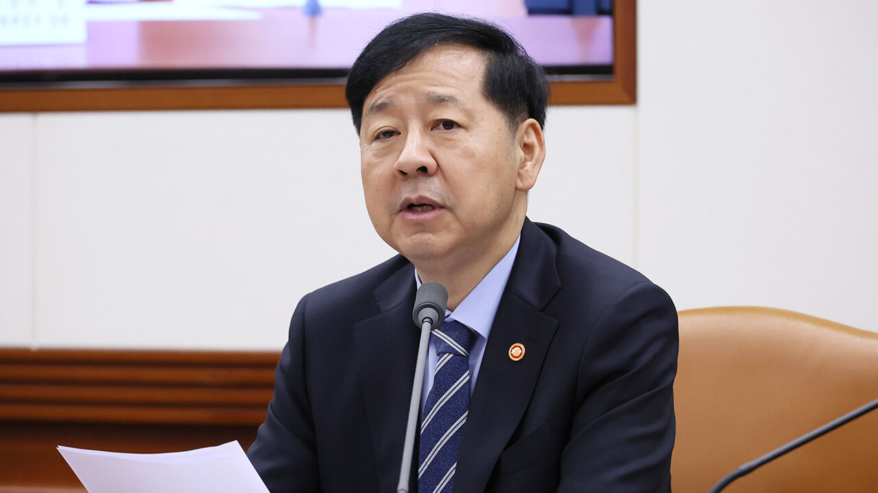 구윤철 경제부총리 "주식 양도세 대주주 기준 50억 원 유지"