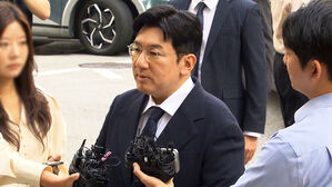 '1,900억 부당이득 혐의' 방시혁 경찰 출석&hellip;"심려 끼쳐 송구"