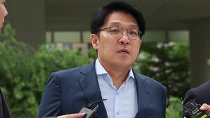 "윤에 수시 동향 보고"&hellip;'매관매직' 의혹 부인