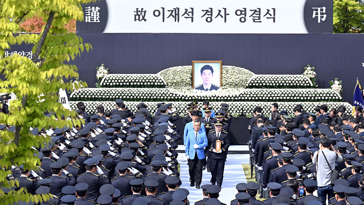 혼자 출동한 해경 생존 사투 중인데 자는 동료들 깨우지 않았다