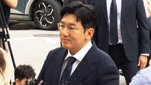 부정거래로 1,900억 이득?…13시간 조사 후 귀가