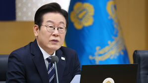 이 대통령 "선출이든 임명이든 특별한 존재라는 착각 말아야"
