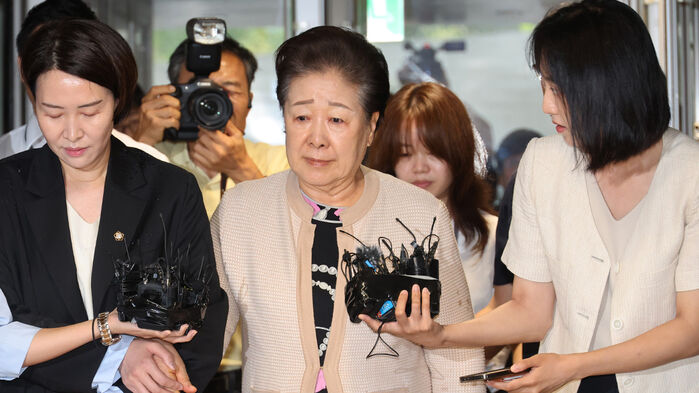 [속보] '통일교 현안 청탁' 한학자 총재 특검 출석…10시 조사 시작
