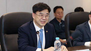 국토부 1차관 "주택 공급 약속 반드시 지키도록 속도전"