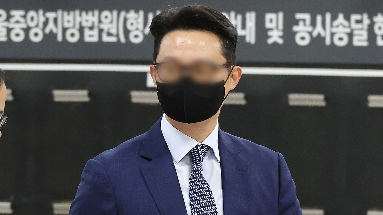 통일교 전 간부 "김건희 여사에게 목걸이·샤넬백 전달됐는지 몰라"