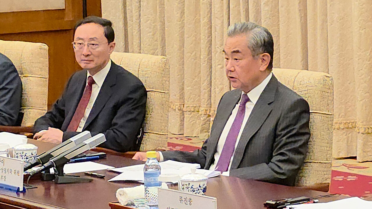 왕이 "보호주의 함께 반대해야"…한중 회담서 '미국 견제'