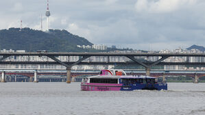 한강 버스 정식 운항 첫날 4천361명 탑승&hellip;좌석 점유율 80.3%