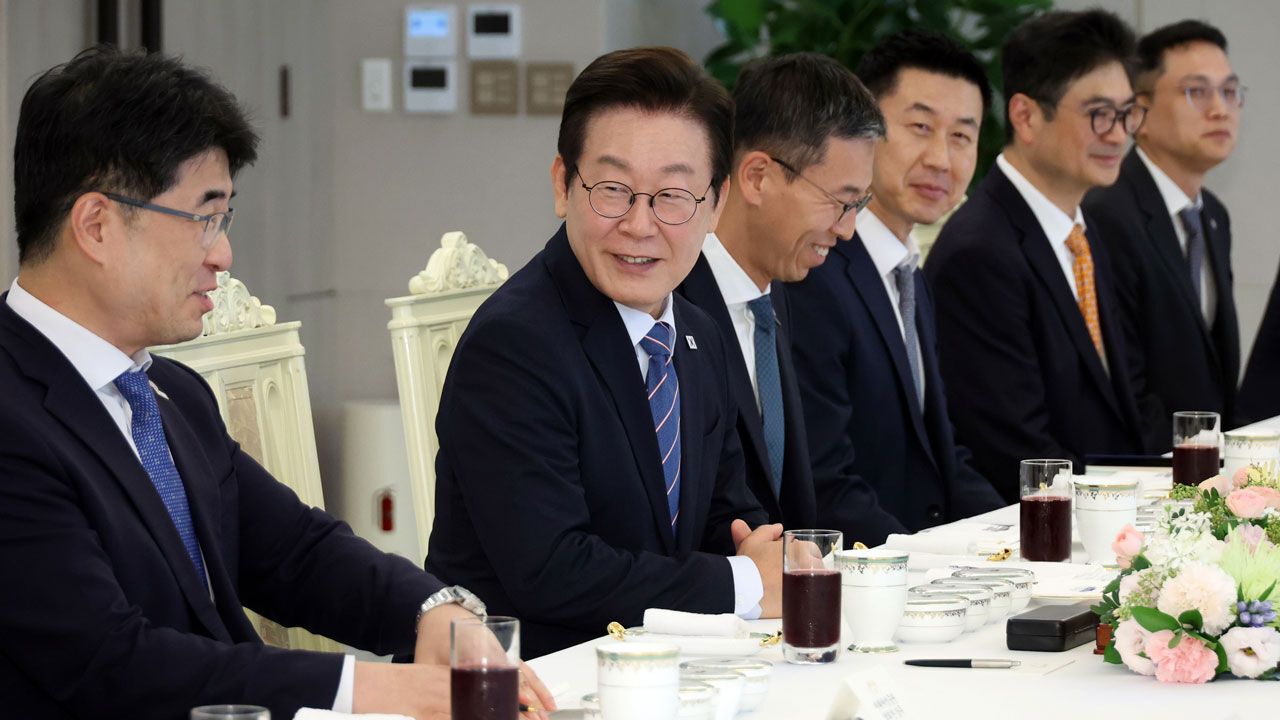 이 대통령 "'국장 복귀는 지능 순'이라는 말 생기도록 하겠다"
