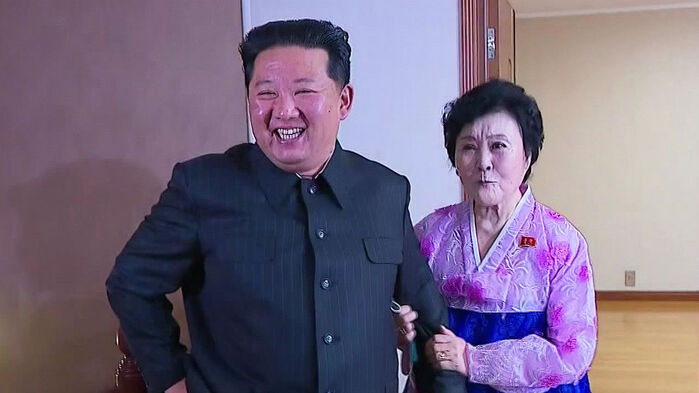 [한반도 포커스] '공로자' 일선에 선 리춘히…김정은도 특별 대우