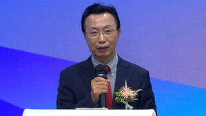 "반민족 행위"…'평화적 두 국가론'에 반기든 통일연구원장