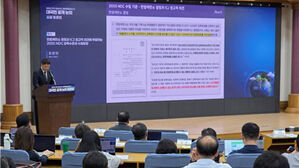 환경장관 "2030년 재생에너지 발전 용량 100GW는 돼야"