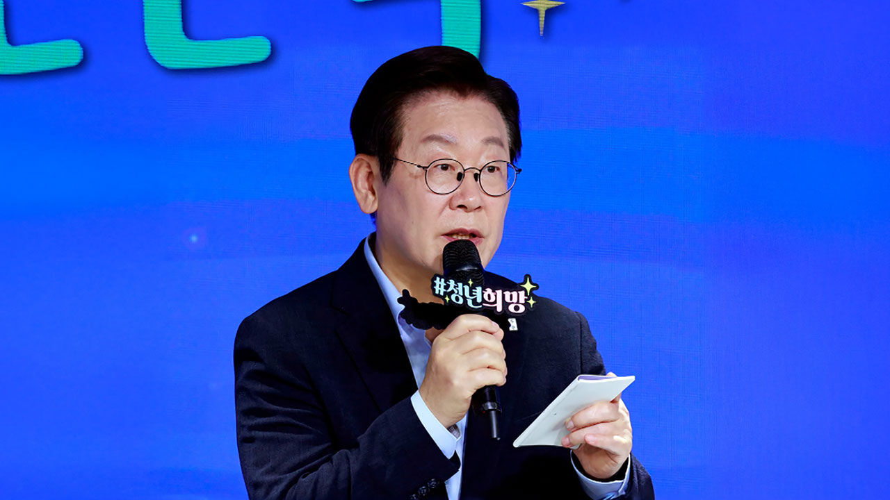 이 대통령 "청년 미래 위해 힘 모아야…고용 위한 모든 방안 강구"
