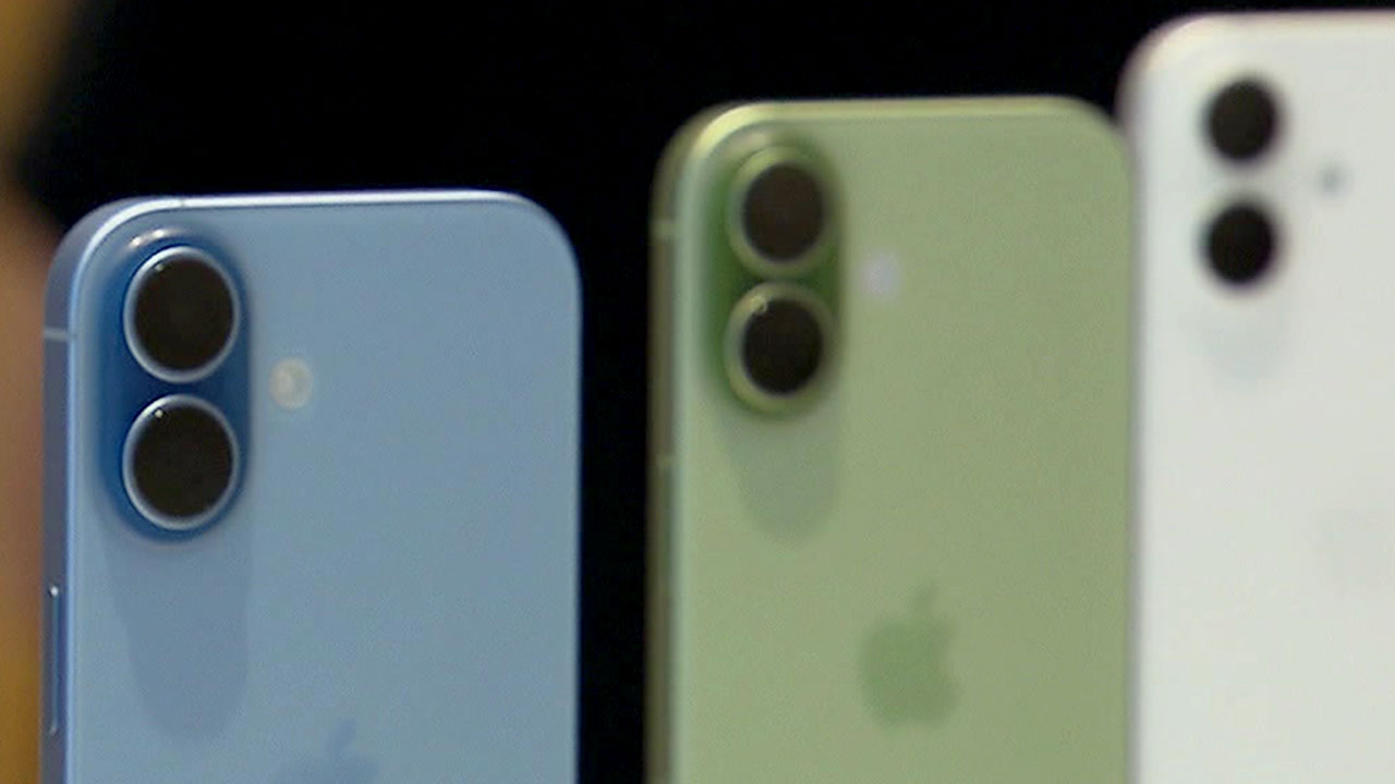 혹평에도 오픈런…하반기 '폰 전쟁' 개막