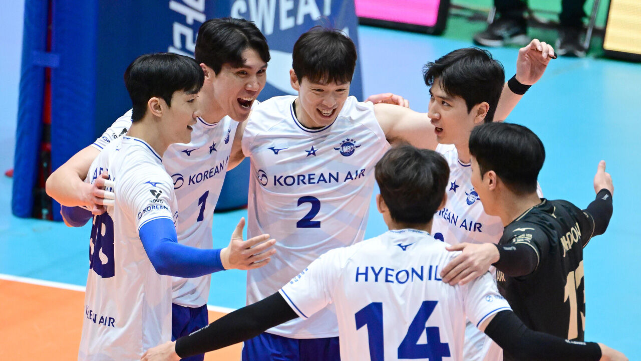대한항공, 3년 만에 프로배구 컵대회 우승…OK저축은행에 완승