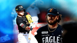 '3점포&middot;적시타' 안현민, 폰세 무너뜨렸다