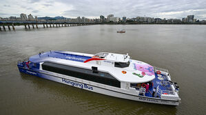 한강버스 운항 3일 만에 1만 명 탑승…좌석 점유율 80%