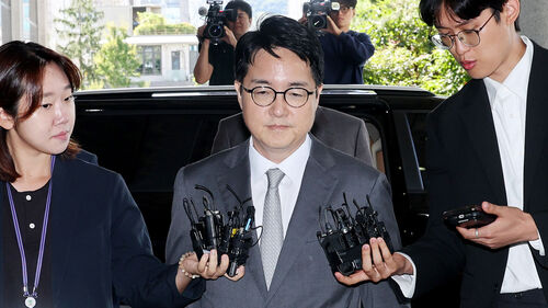 심우정 전 검찰총장이 21일 조은석 내란특별검사팀 사무실에 윤석열 전 대통령 구속 취소 당시 즉시항고를 하지 않은 경위와 관련 조사를 위해 피고발인 신분으로 출석하고 있다. (사진=연합뉴스)