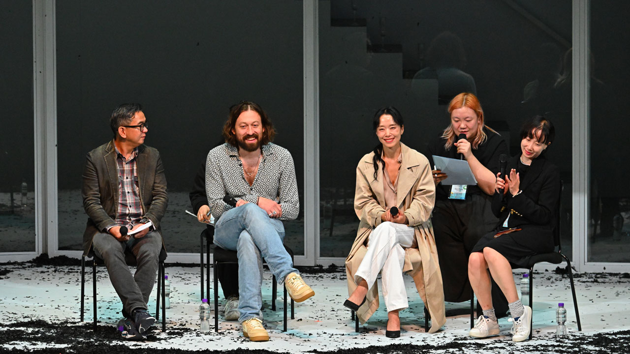 '벚꽃동산' 전도연 홍콩 공연… 즉각적 관객 반응에 어리둥절 