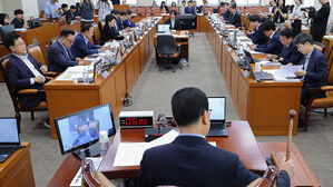 정부조직법 개정안 여당 주도 행안위 통과&hellip;검찰청 폐지&middot;기재부 개편