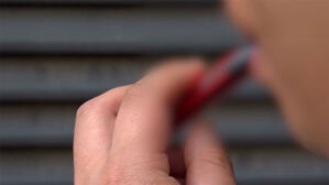 신분증 빌려 '뻐끔'&hellip;37년 만에 '담배' 정의 바꾼다