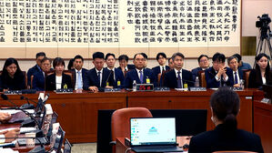 '술 파티·띠지 분실' 의혹 검사들 국회 나와 설전