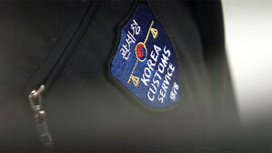 중국 보따리상에 51억 부정 환급&hellip;근무일 귀띔도