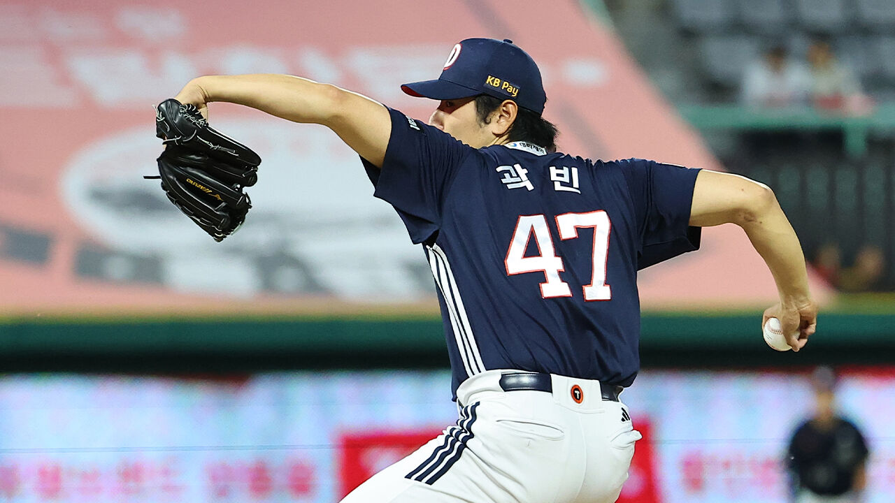 곽빈, 5이닝 11K 무실점 쾌투…두산, SSG 대파