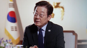 이 대통령 "통화 스와프 없이 투자하면 다시 IMF 맞을 것"