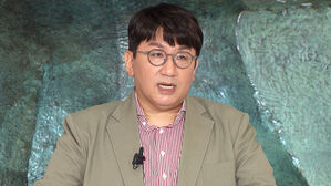 '부당 이득 혐의' 방시혁, 2차 경찰 조사받고 귀가