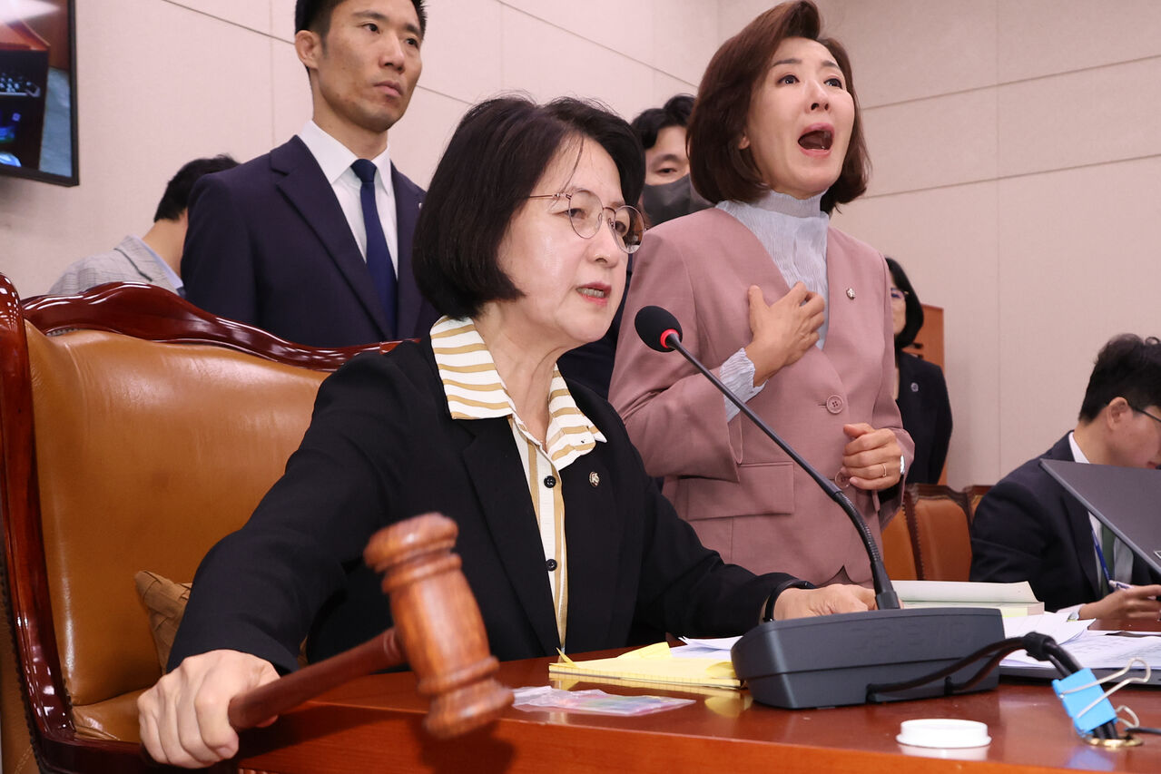 추미애 법사위원장과 나경원 의원 (지난 22일, 국회 법사위)