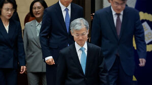 말 아낀 대법원장…"망신주기 청문회 강행" 비판