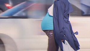 10명 중 4명 "여성이 원하면 언제든 임신중절 할 수 있어야"