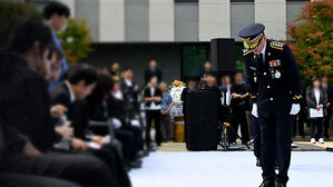 [단독] "앉아 있는 사람" 단어 바꿨다…곳곳 축소 정황