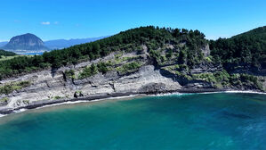 곳곳 '와르르' 무너진 서귀포 송악산 해안절벽&hellip;탐방로 위협