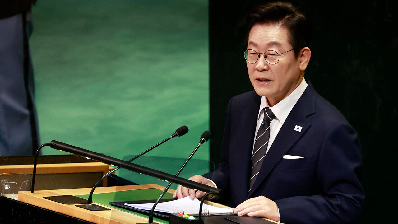 이 대통령 "새로운 대한민국, 국제사회 완전 복귀…당당히 선언"